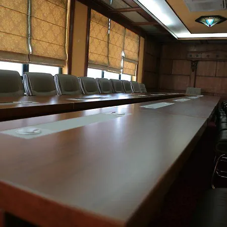 Arber מלון טיראנה